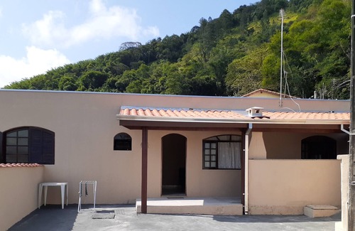 Centro House | Beach house in the city center in Caraguatatuba. 5 minutes walk to the beach π