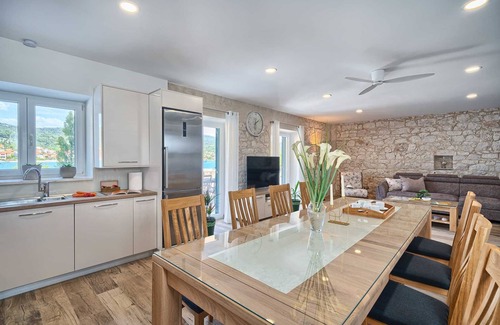 Vinisce Villa | Beach House Joy - charming waterfront villa with a heated pool for 8 guests