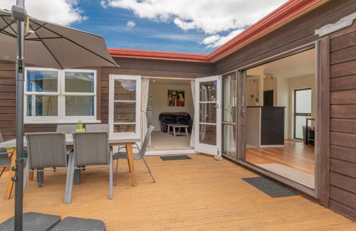 Whangamata House | Beach House on Hetherington - Whangamata Home