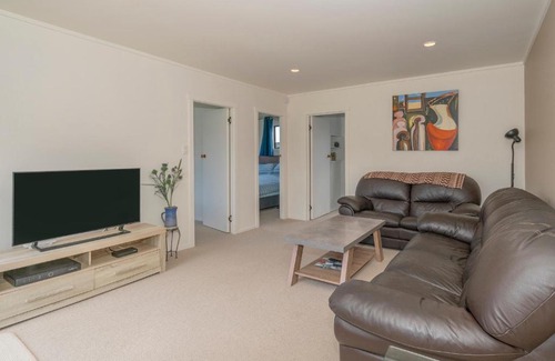 Whangamata House | Beach House on Hetherington - Whangamata Home