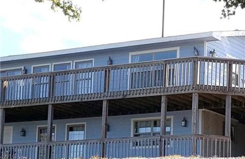 Lake Ozark House | Beach House Sleep 20 with VIP pkg, Bachelor Parties Welcomed