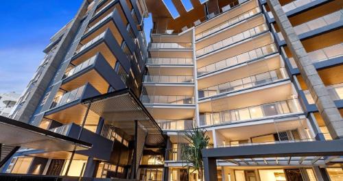 Alexandra Headland Apartment | Beach Life - Luxe beachfront Apt