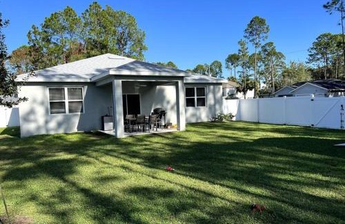 Palm Coast House | Beach Lovers New House! 10 min to beach - 6 guests