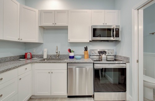 Downtown Dunedin Condo | Beach Modern Downtown 913
