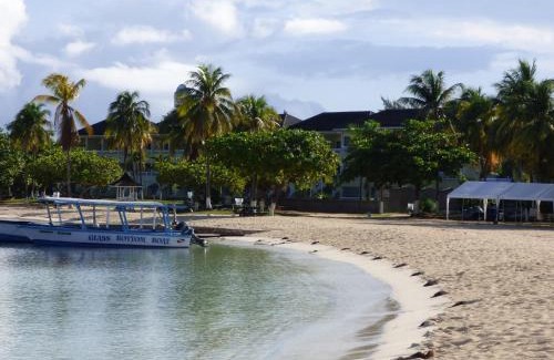 Ocho Rios Apartment | Beach One Bedroom Suite A22
