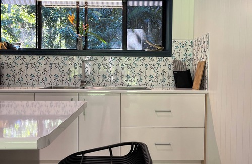 Thornton Beach House | beach over road, rainforest, cassowary, goanna , beach cafe, king bed , air con