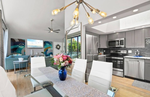 Siesta Key Village Ski Chalet | Beach Rd, 300ft to Beach Access & 500ft to Siesta Key Village, 2bdr