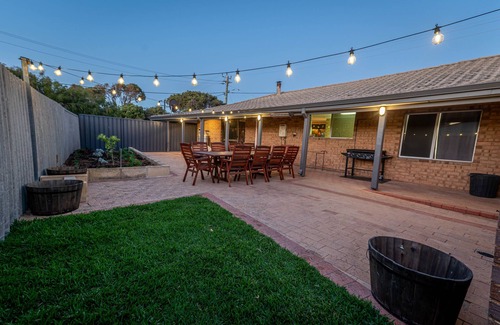 Lancelin House | Beach, sand dunes and pub just minutes away nNewly renovated