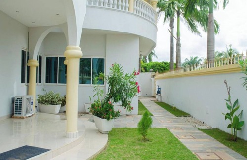 Littoral Department Apartment | Beach Sand Hotel & Resort, Cotonou Standard King Room 1