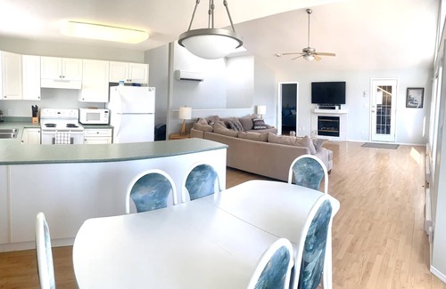 Celista House | "BEACH SIDE" Duplex - Semi-Waterfront