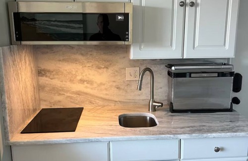 Virginia Beach Apartment | Beach Studio - Oceanside, Pool, Boardwalk, Bikes
