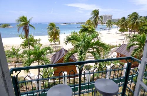 Ocho Rios Apartment | Beach Two Bedroom Loft Suite E29