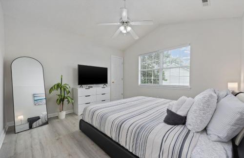 Myrtle Beach House | Beach Vibes Villa - 3 Bedrooms in prime location near beach with private yard!