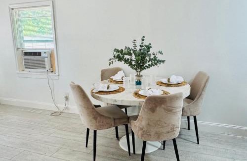 Bayou Oaks Apartment | Beach, Work & Relax I Sarasota Gem I Monthly Disc