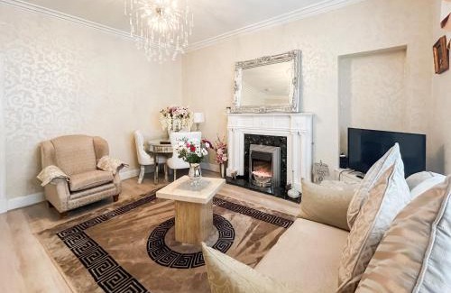 Girvan House | Beachcomber Apartment