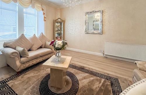 Girvan House | Beachcomber Apartment