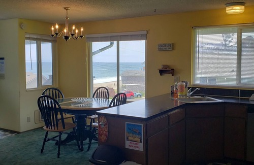 Gleneden Beach Apartment | Beachcombers Haven - Family and Group event lodging on the central Oregon Coast!