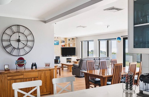 Peppermint Grove Beach House | Beachfront luxury mansion