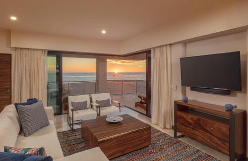 Los Cabos Apartment | Beachfront 2 Bdrm Condo in Exclusive Diamante Golf