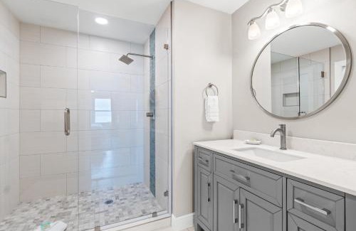 Crystal Beach House | Beachfront~2 King Suites~Sunset Balcony~Family Resort w/Pool