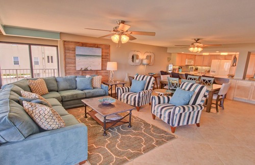 South Padre Island Condo | Beachfront - 3 blocks to city center - walking distance to restaraunts