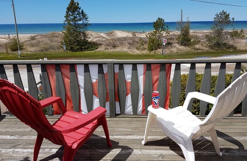Sauble Beach House | BEACHFRONT 5BDRM SUNSET SUMMER SPECIAL WATERFRONT COTTAGE (VRBO ONLY)