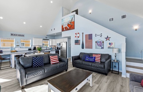 Gilchrist House | Beachfront 5BR | Hot Tub, Game Room & Lift
