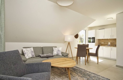Lobbe Apartment | Beachfront apartment with balcony, use of swimming pool and sauna - Rex Rugia apartment 15-8