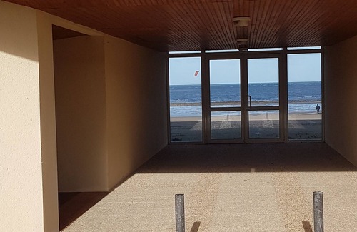 Bernieres-sur-Mer Apartment | Beachfront apartment with large south-facing balcony