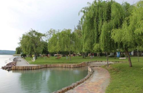 Balatonfuzfo Apartment | Beachfront Apartman