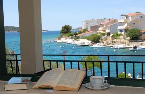 Zaboric Apartment | Beachfront Apartment Nikol