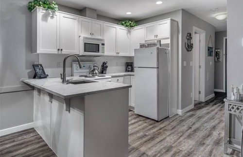Central Okanagan Condo | Beachfront Condo
