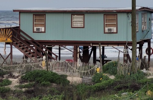 Surfside Beach Cottage | Beachfront Cottage On The Gulf Of Mexico: Family Friendly And Pet Friendly
