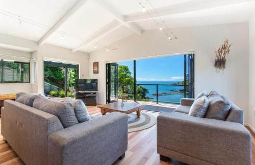 Waiheke Island House | Beachfront Enclosure Bay - Waiheke Unlimited