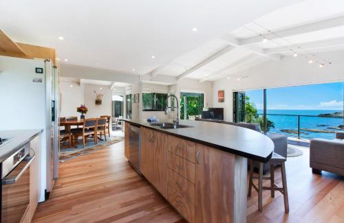 Waiheke Island House | Beachfront Enclosure Bay - Waiheke Unlimited