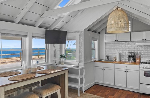 Dennis Port Cottage | Beachfront Escape in Dennis Port