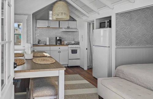 Dennis Port Cottage | Beachfront Escape in Dennis Port