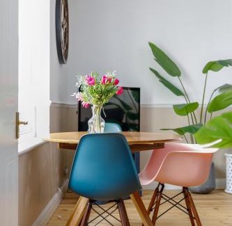 Brighton House | Beachfront Getaway 2-Bedroom House with FREE Private Parking & Patio