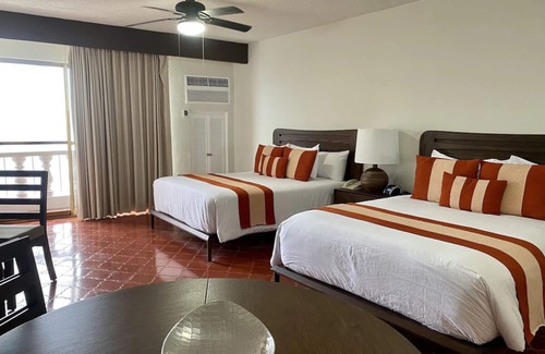 South Shore Hotel Area Hotel | Beachfront Getaway with Panoramic Views | Outdoor Pools, Near Malecon Boardwalk