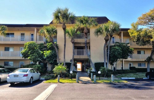 Siesta Key Condo | Beachfront Ground Level Suite - Newly Remodeled - Wifi, HDTV