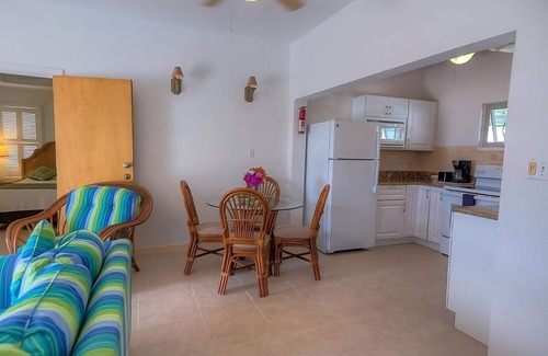 Shoal Bay Apartment | Beachfront Hotel! Spacious 2 Bedroom with Fully-equipped Kitchen & Balcony!