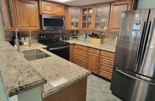 South Padre Island Condo | Beachfront Hotspot - New Furnishings - Pool - 1st Floor