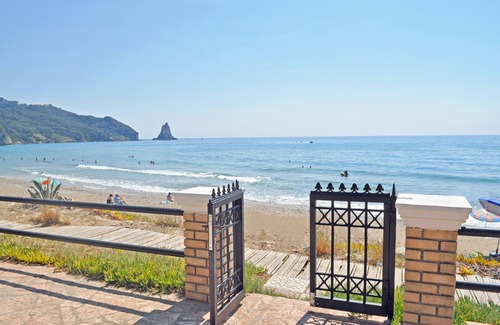Agios Gordios House | Beachfront Holiday Houses Yannis on Agios Gordios Beach