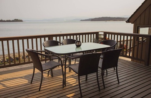 Lummi Island House | Beachfront Home/Panoramic Views