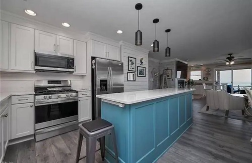 Hampton House | ☆ Beachfront Home w/Stunning Views, Hot Tub, Luxury Kitchen & Private Beach!