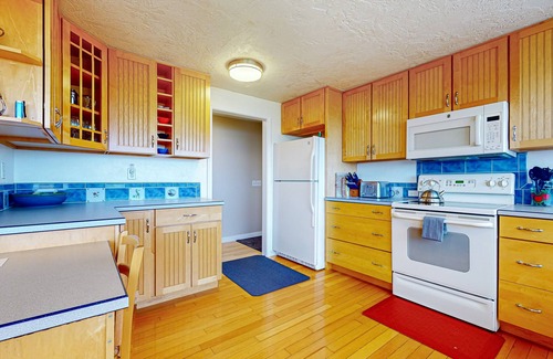 Sequim House | Beachfront house overlooking Dungeness Bay with hot tub