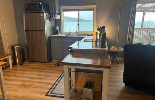 Bellingham House | Beachfront House with Oceanview Hot Tub