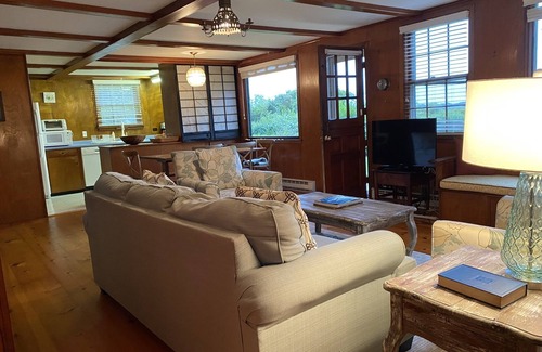 Monomoy Cottage | Beachfront Monomoy cottage right on the beach.
