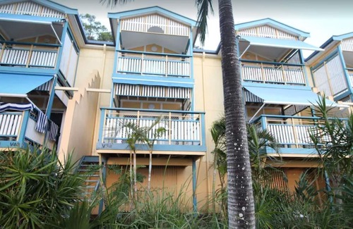 Brisbane Waterfront Villa | Beachfront multi level Island Villa