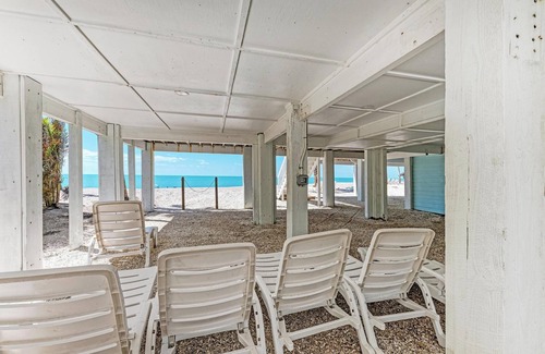 Englewood House | Beachfront Palace with Birdseye Rooftop Deck
